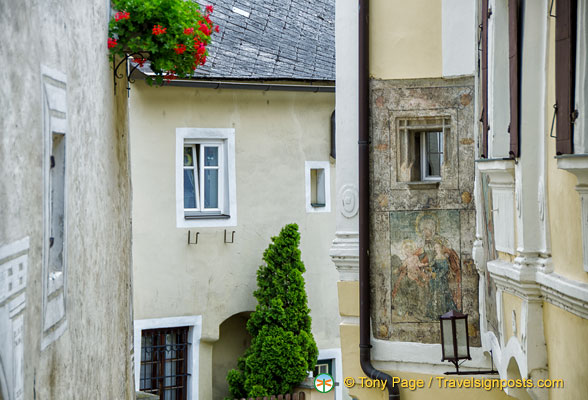 An interesting wall painting at the top of Weissenkirchen town