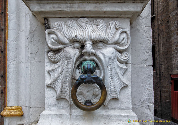 Carving on the Old Court of Justice building