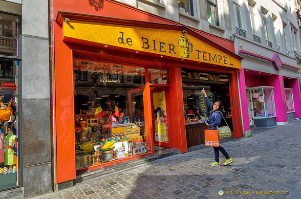 De Bier Tempel at Rue du Marche aux Herbes 56b