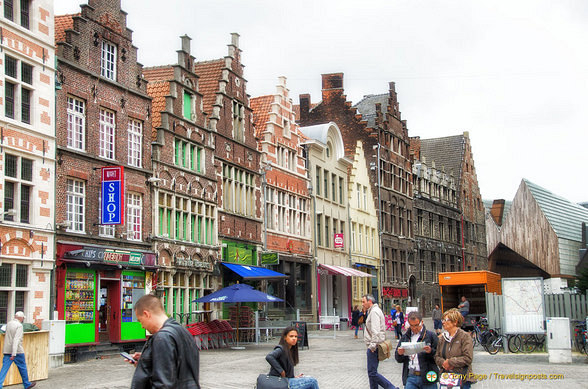 Korenmarkt shops and cafes