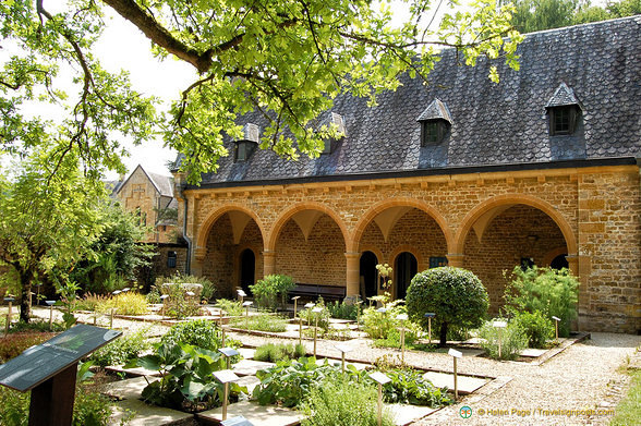 The Pharmacy Museum recreates an 18th century dispensary