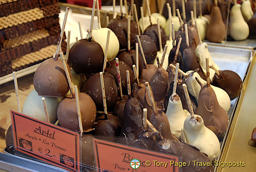 More chocolate coated fruits at Cologne Christmas Market