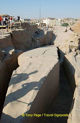 Had it been finished, it would have been the largest in Egypt, weighing approx. 1,200 tonnes and about 130 ft. high.
[Unfinishe