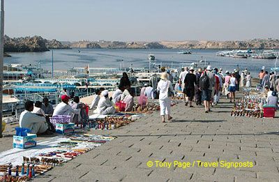 The jetty to our motorized boat - lined with Nubian traders selling their crafts.

[Aswan - Egypt]