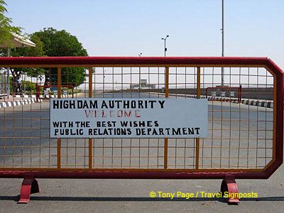 The High Dam Authority welcomes visitors to the Dam.

[Aswan Dam - Aswan - Egypt]