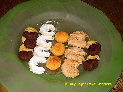 A platter of delicious sweets greeted us, compliments of management.
[Marriott Hotel - Cairo - Egypt]