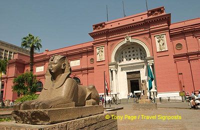 The Sphinx guarding the entrance to the Cairo Museum
[Egyptian Museum - Cairo - Egypt]