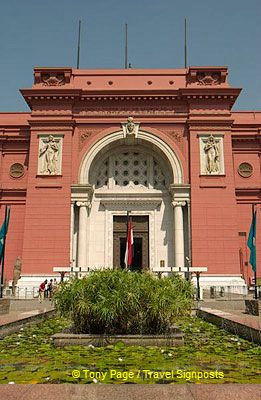 The museum has two floors, with the rooms numbered in an uncomprehensible manner.
[Egyptian Museum - Cairo - Egypt]