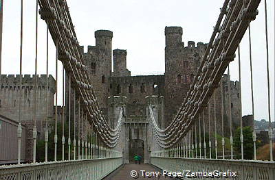 Before the contruction of this bridge, ferry was the only means of cross the estuary
[Telford Bridge - Conwy - North Wales]