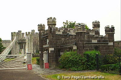 Telford Bridge with castle backdrop
[Conwy - North Wales]