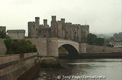 Conwy Castle - shot taken from New Bridge
[Conwy - North Wales]