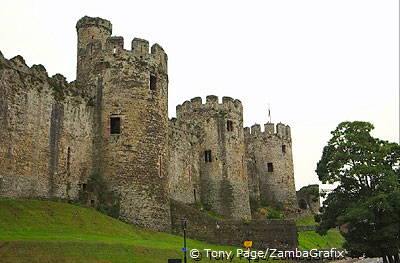 Its well-preserved town walls were fortified with 21 towers and three gateways
[Conwy Castle - North Wales]