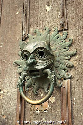 Cathedral century knocker [Durham - England]