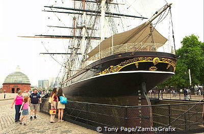 Cutty Sark and the entrance to the Greenwich Tunnel