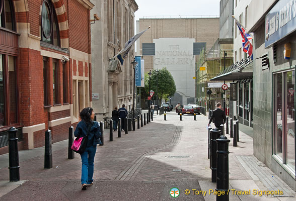 Walking towards the National Gallery