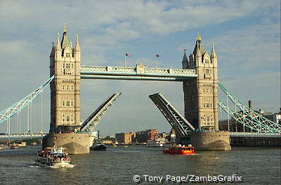 Tower Bridge closing