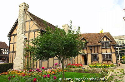 Also in the house are objects associated with Shakespeare's father [Stratford-upon-Avon - England]