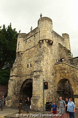 This gateway guarded the city for 800 years