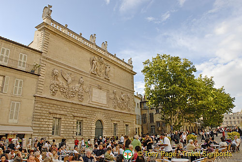 Restaurants next to the Palais des Papes 