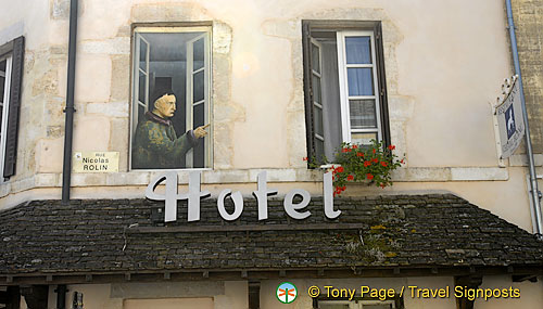 The painted window is a common feature in Beaune