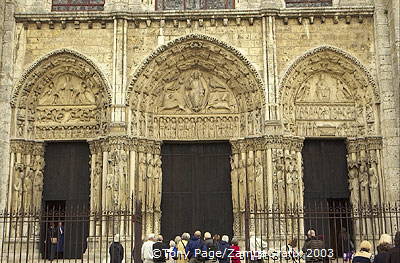 Central tympanum of the Royal Portal 