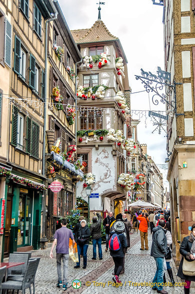 Walking down rue Maroquin