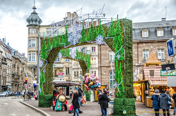 Christkindelsmärik on Place Broglie