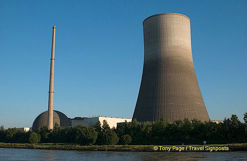 Power plant along the Rhine