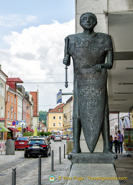 Herald Statue - a reminder of Heroldsgasse, the old name of Bahnhofstrasse