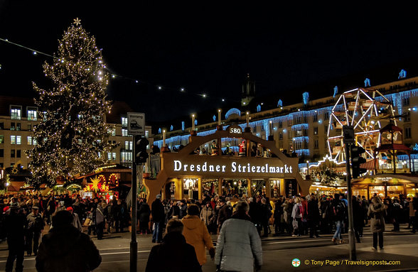 Dresden Striezelmarkt by night