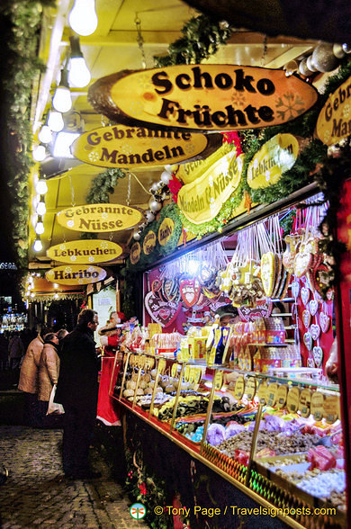 Chocolate, mandeln, lebkuchen and nusse