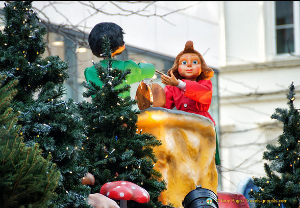 Decorations above the Kartoffelpuffer stall