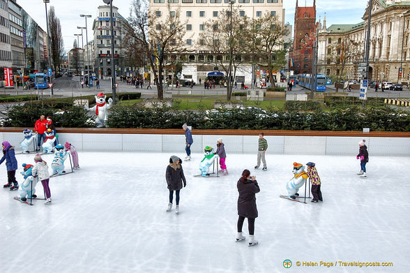 Learning to ice-skate with the help of polar bear