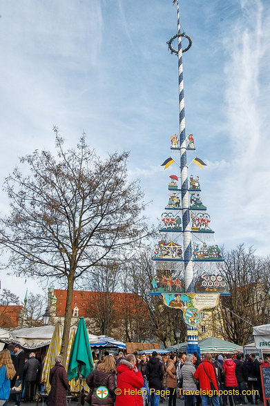 Viktualienmarkt maypole