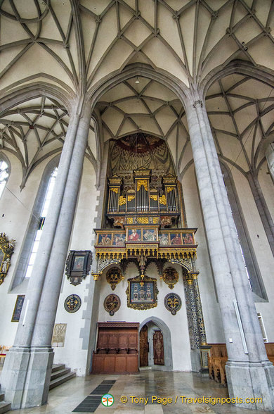 1610 organ in the south aisle