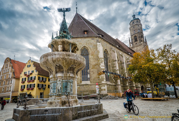 Kriegerbrunnen and St George's Church