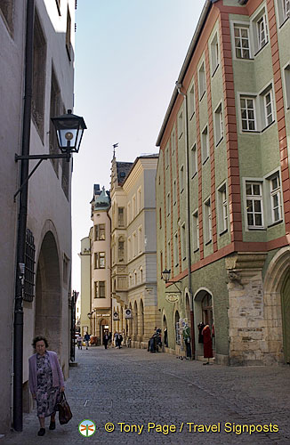 [Regensburg - Danube River Cruise - Germany]