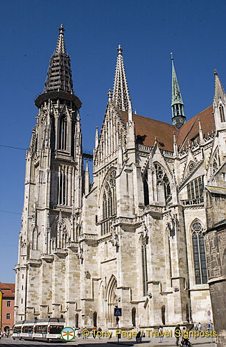 [Regensburg - Danube River Cruise - Germany]