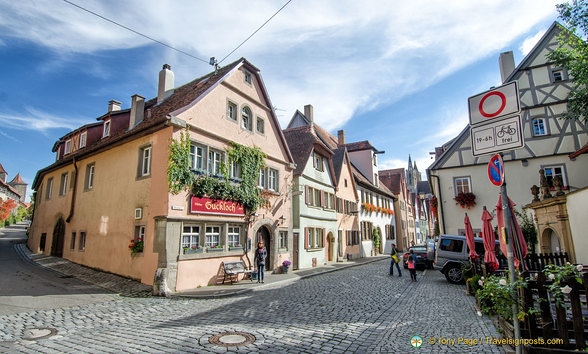 Intersection of Klingengasse and Klingenschutt