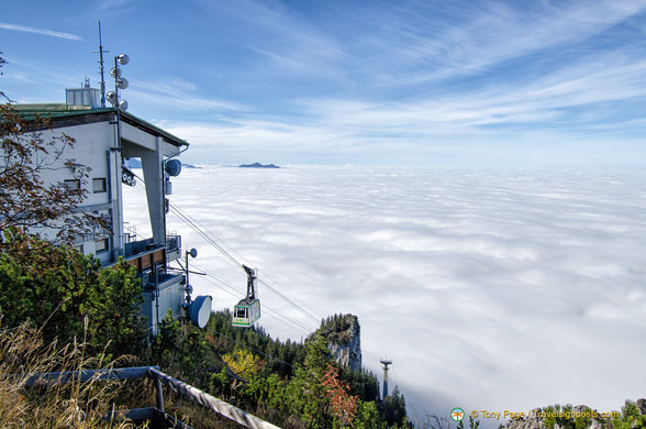 Tegelberg cable cars at work