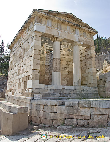 Delphi: the archaelogical site