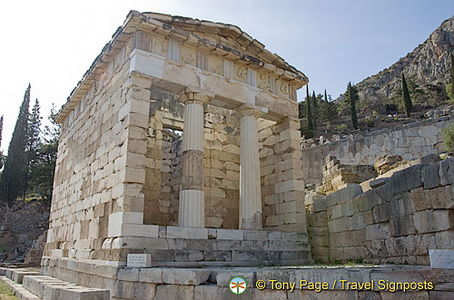 Delphi: the archaelogical site