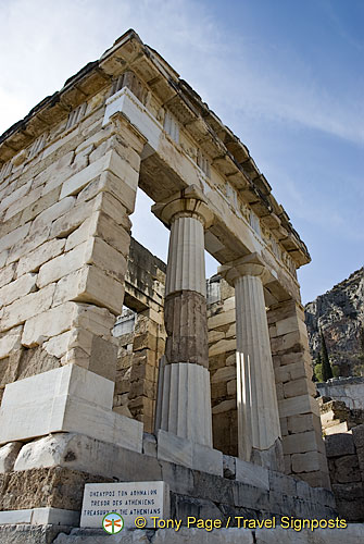 Delphi: the archaelogical site