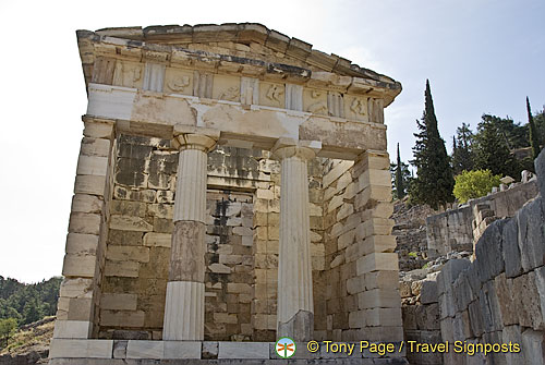 Delphi: the archaelogical site