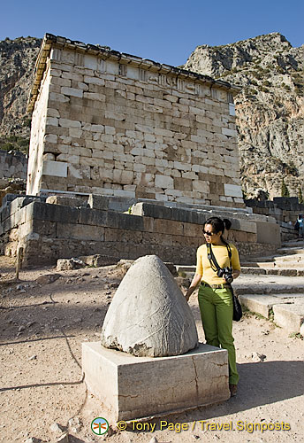 Delphi: the archaelogical site