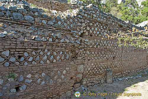 Delphi: the archaelogical site