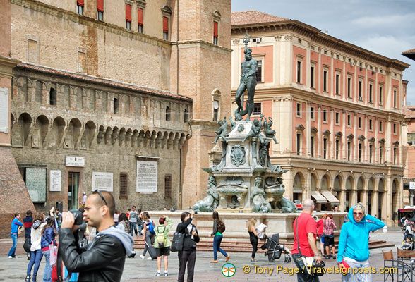 Fontana di Nettuno in Piazza Nettuno