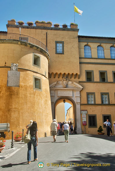 The Papal residence on via Massimo d'Azeglio. The Roman arch entrance was the restoration by Pope Clement XIII