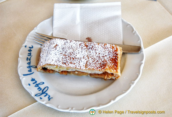 Apple strudel at the Rifugio Lagazuoi