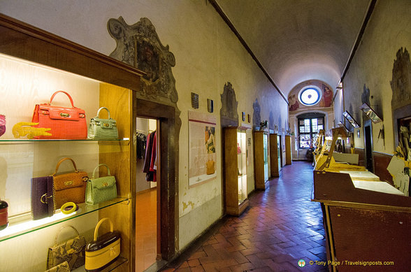 Scuola del Cuoio shop and workshop